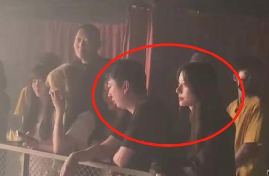 网红吃鸡瓜长视频,瓜长视频揭秘惊人食量与趣味互动